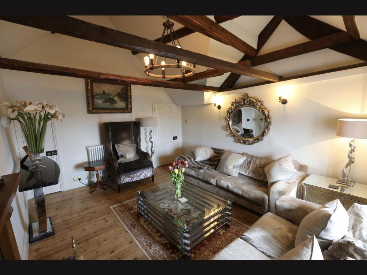 Duke Of Monmouth Penthouse Luxury Apartment, Lyme Regis, 3 Bedroom, Hot Tub, Garden, Dog Friendly ภายนอก รูปภาพ